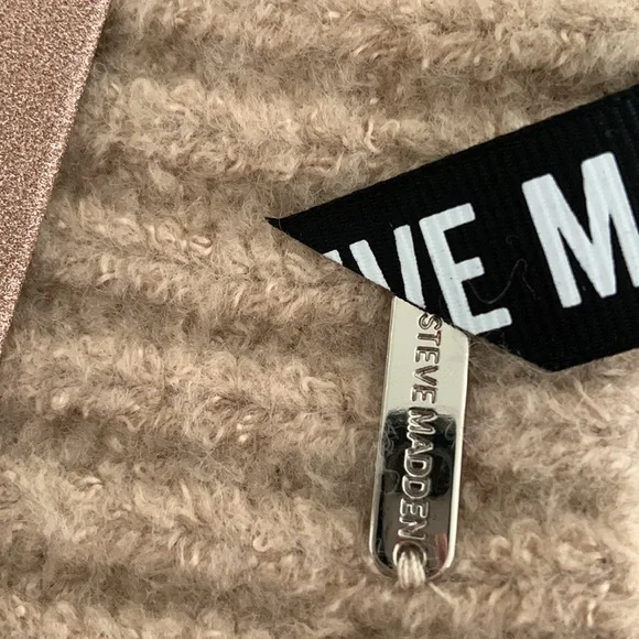 BRAND NEW Steve Madden beanie scarf set - Picture 9 of 9